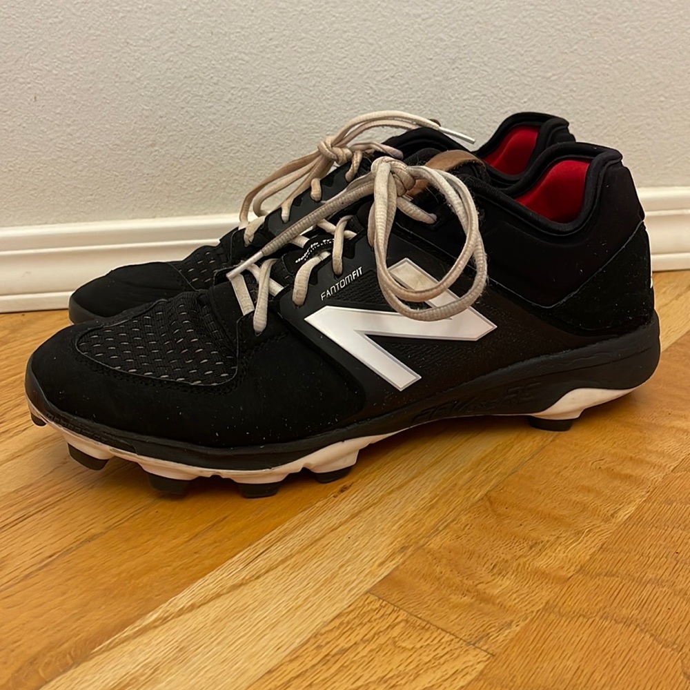 New balance molded baseball cleats. Mens size 12.